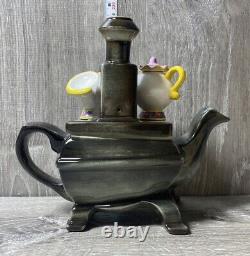 Cardew Design Disney Beauty & The Beast Mrs. Potts & Chip On Stove Teapot (mm)