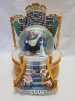 Disney BEAUTY AND THE BEAST in the Library with Their Friends Snowglobe ©1991