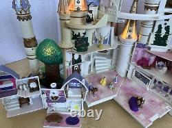 Disney Beauty & Beast Castle Polly Pocket Trendmaster 1998 with 7 Figures