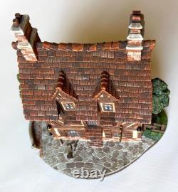 Disney Beauty & the Beast 4pc French Village Cottage, Well, Bridge & Pub. RARE