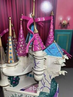 Vintage 1998 Trend Masters Beauty & The Beast Castle Lights Up Complete Figures